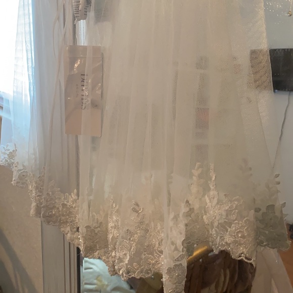 David’s Bridal Tulle Capelet with Lace- Soft White - Picture 7 of 10